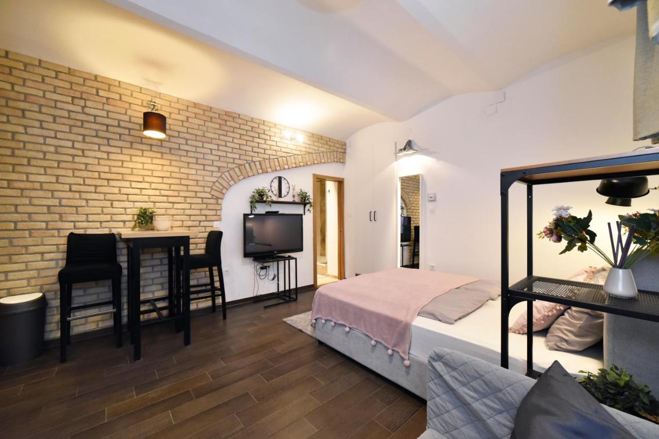 Manuela Varsavska Studio Apartments Ζάγκρεμπ Εξωτερικό φωτογραφία