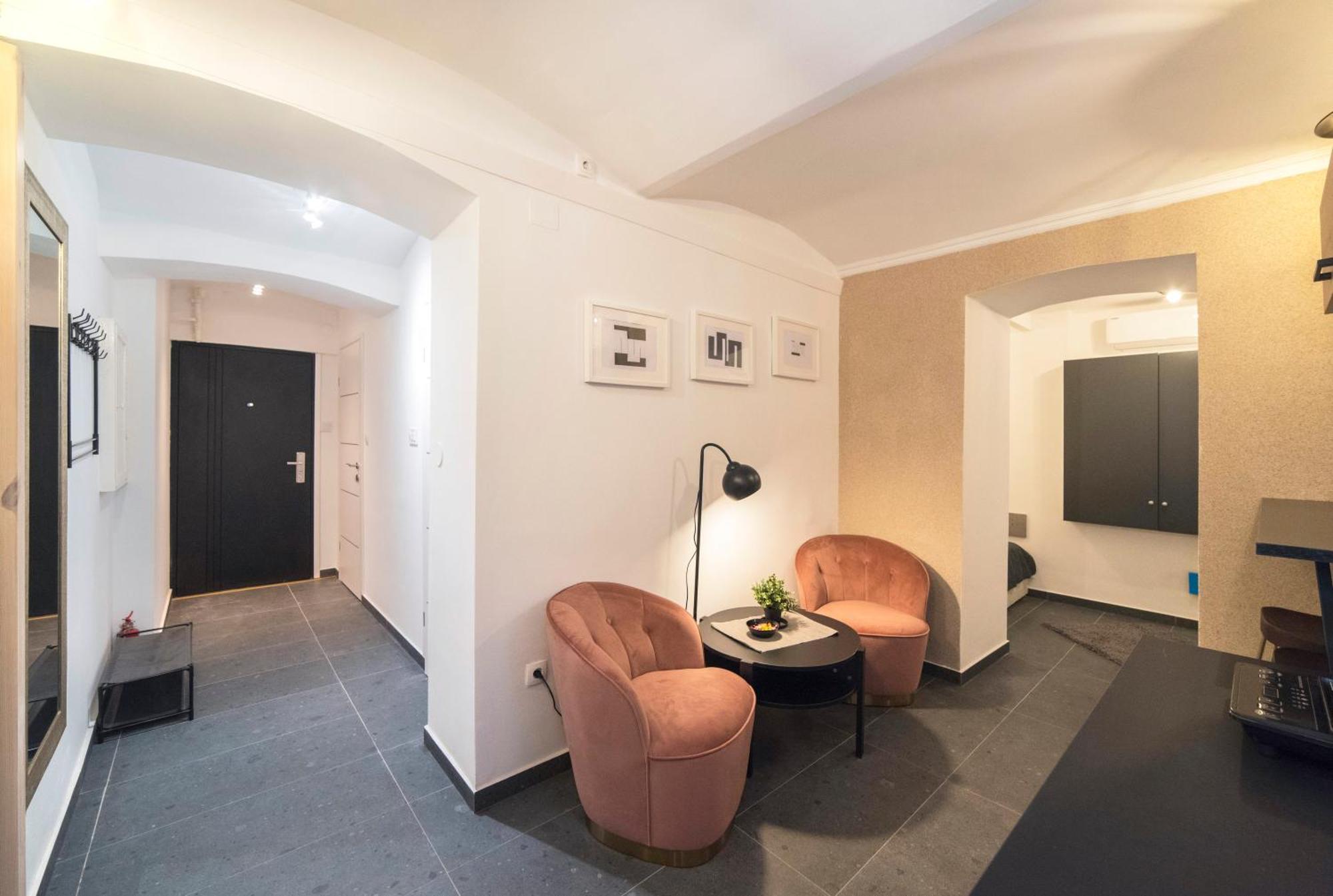 Manuela Varsavska Studio Apartments Ζάγκρεμπ Εξωτερικό φωτογραφία